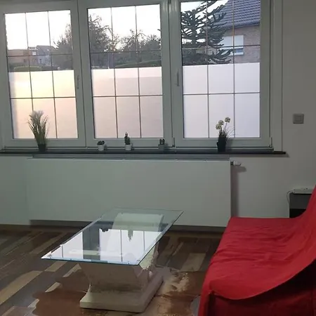Petit Flat Entierement Renove Pas Loin De La Ville Lejlighed Herstal